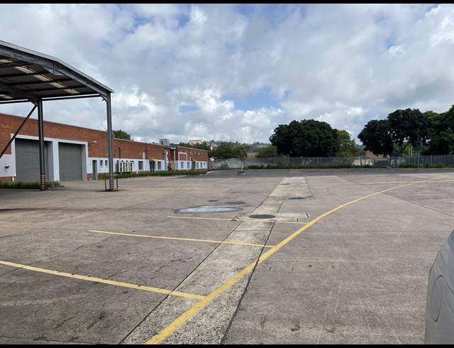1,392M² WAREHOUSE TO LET IN NEW GERMANY